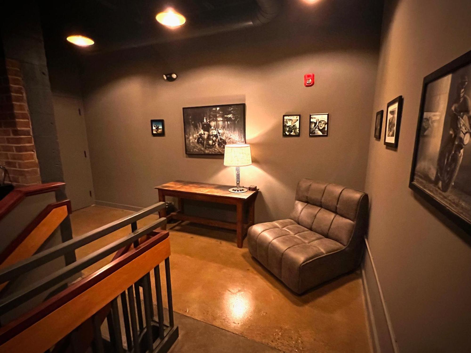 Classified Moto - The Frank Room Ричмънд Екстериор снимка